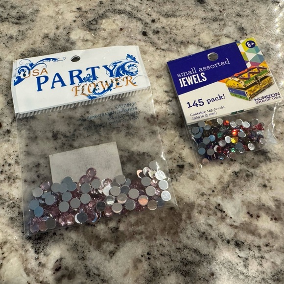 FREE WITH PURCHASE Assorted Jewel Pack - Picture 1 of 2